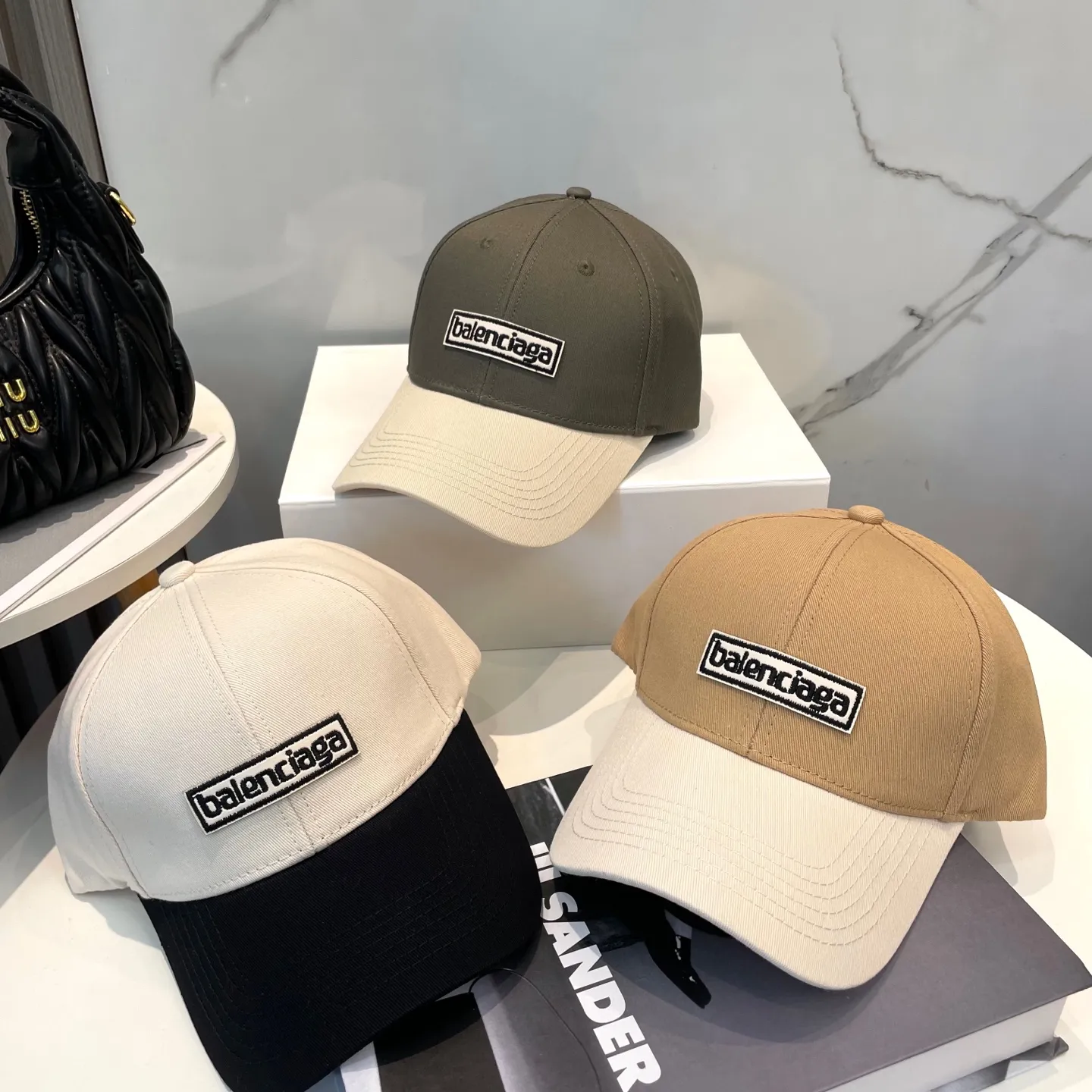 P60 BALENCIAGA 🆕Spring style new personalized baseball cap, high quality and excellent breathability, suitable for all seasons, high-value fashion item! Same style for men and women