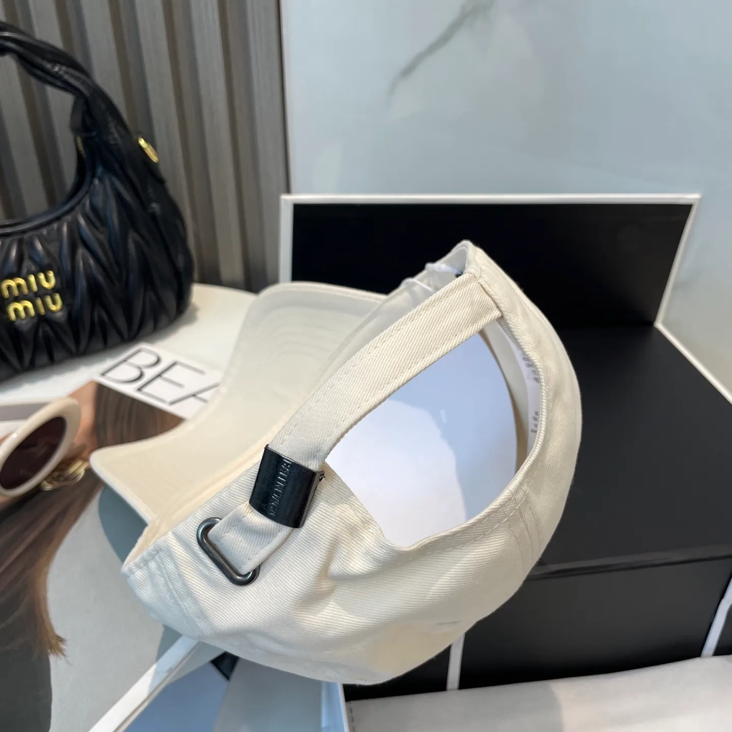 P56 BALENCIAGA Balenciaga's new embroidered logo baseball cap, cool colors, different styles for men and women, the first batch will be shipped first! A must-buy for Paris fans!