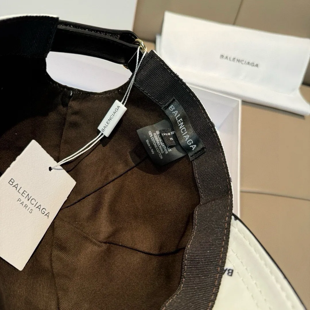 p90, Balenciaga's classic original baseball cap, 1:1 mold opening and customization at the counter, original silk-screened satin fabric + first-layer cowhide, pure cotton lining, light and breathable, simple and elegant! Basic head circumference is 56cm, the patch is adjustable, suitable for both men and women, a must-have for all seasons!
