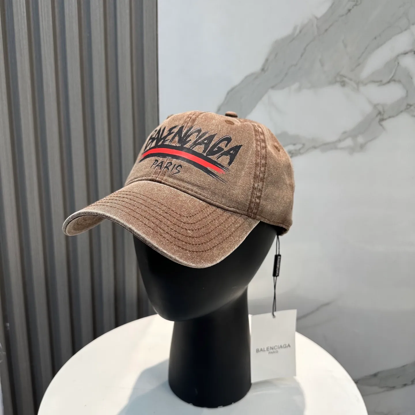 P60 new product Balencia*a Balenciaga new baseball cap ready for delivery in seconds🧢Simple, fashionable, super invincible and beautiful hat! Couple style!