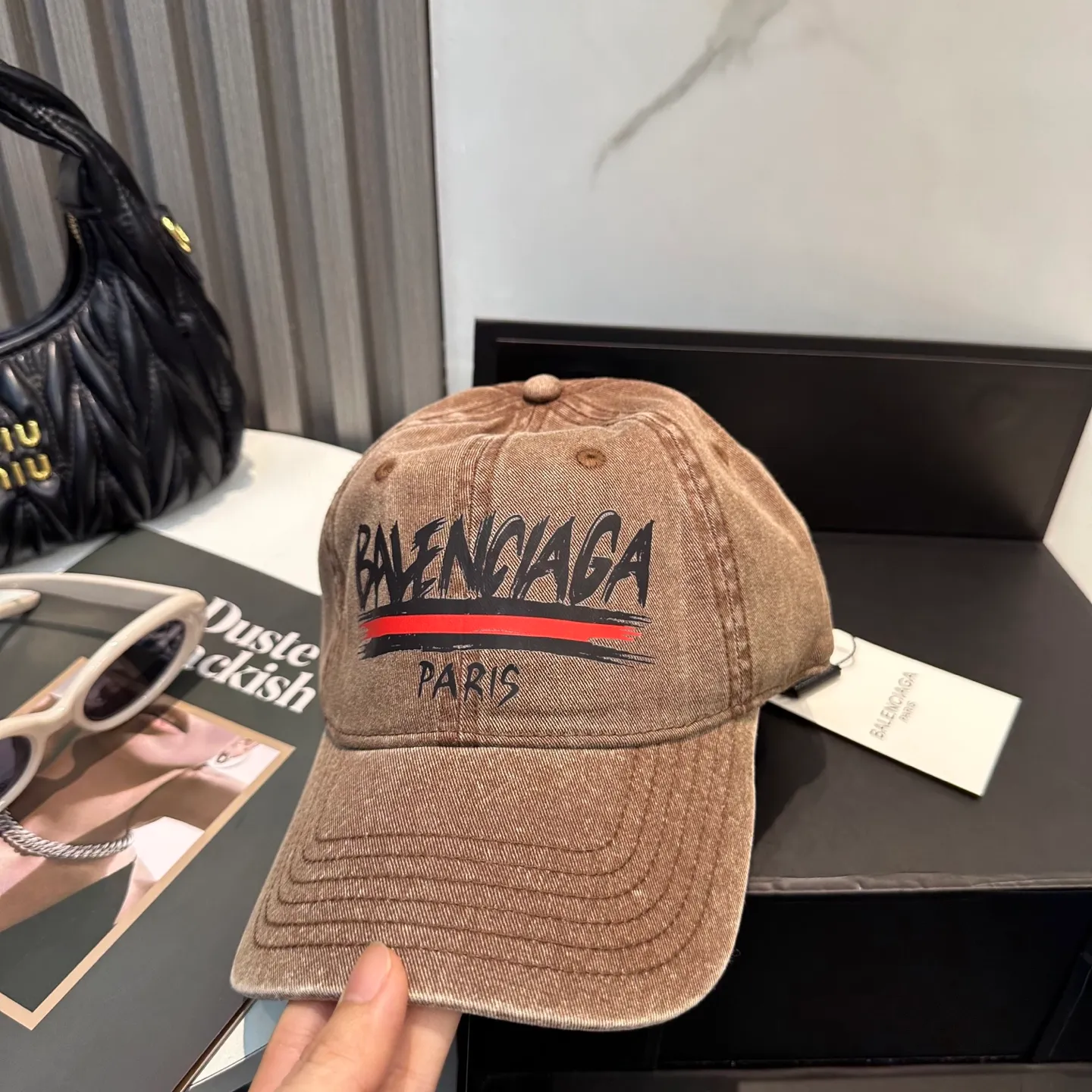 P60 new product Balencia*a Balenciaga new baseball cap ready for delivery in seconds🧢Simple, fashionable, super invincible and beautiful hat! Couple style!