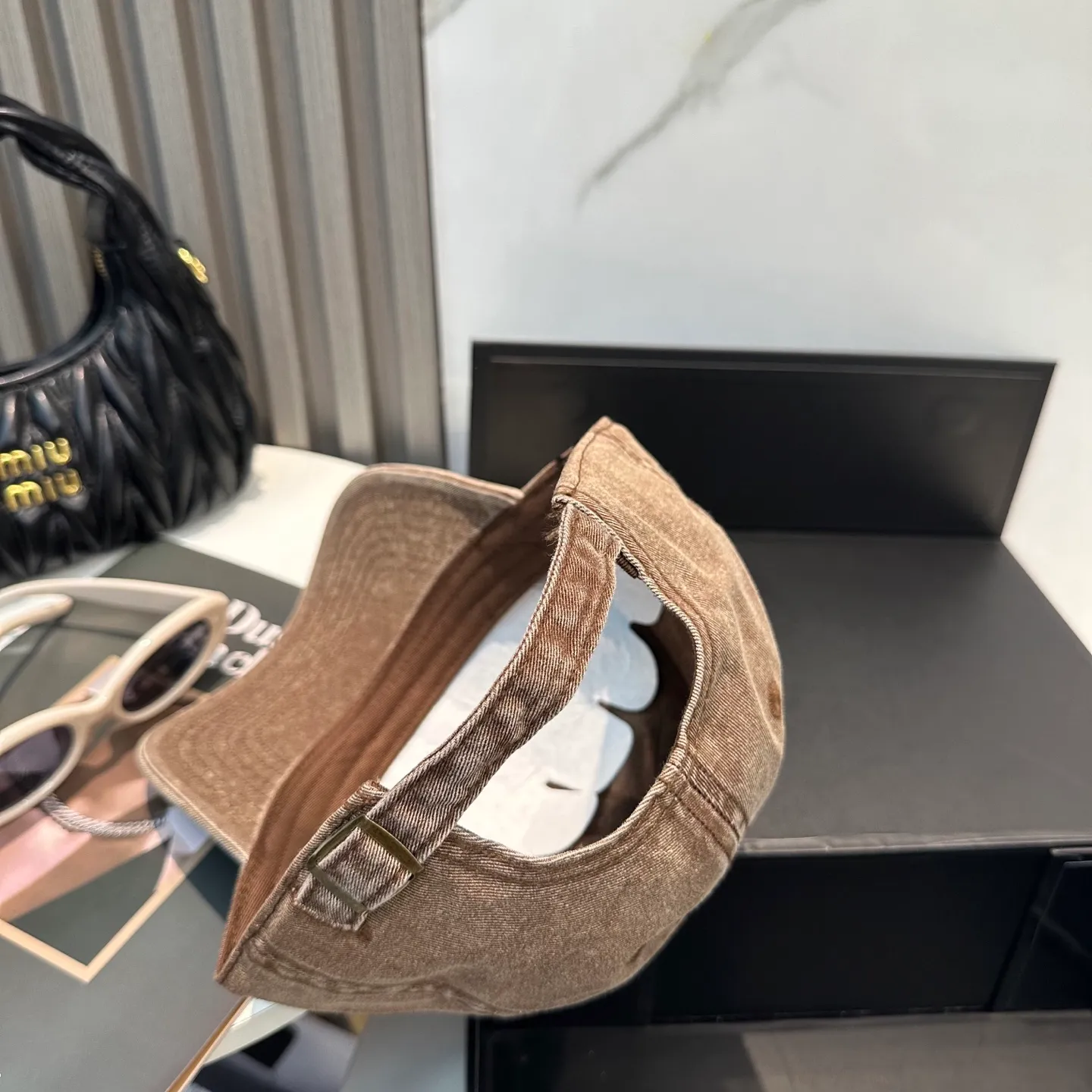 P60 new product Balencia*a Balenciaga new baseball cap ready for delivery in seconds🧢Simple, fashionable, super invincible and beautiful hat! Couple style!