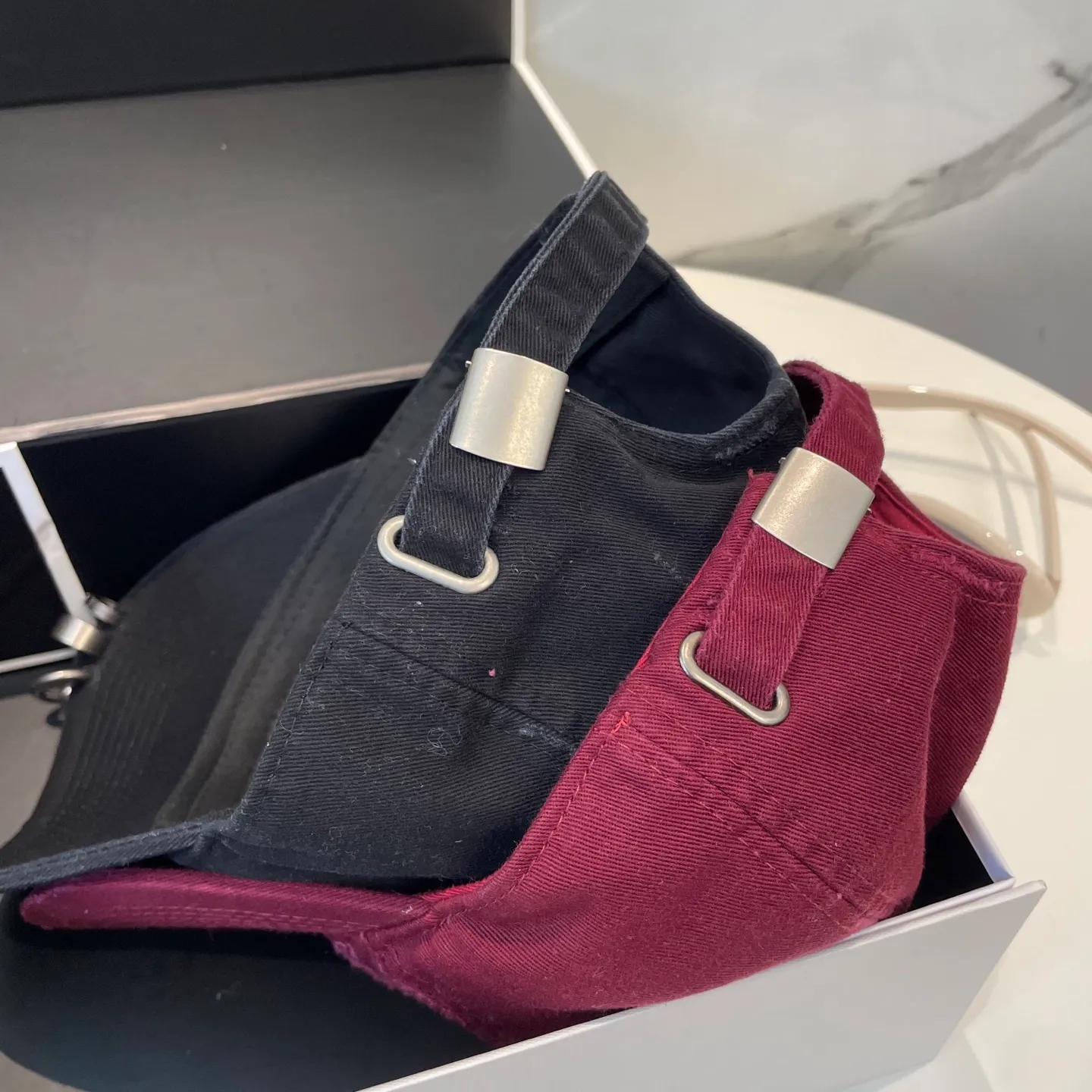 P76 New Balencia*a Balenciaga new baseball cap, ready for delivery in seconds🧢Simple, fashionable, super invincible and beautiful hat! Couple style!