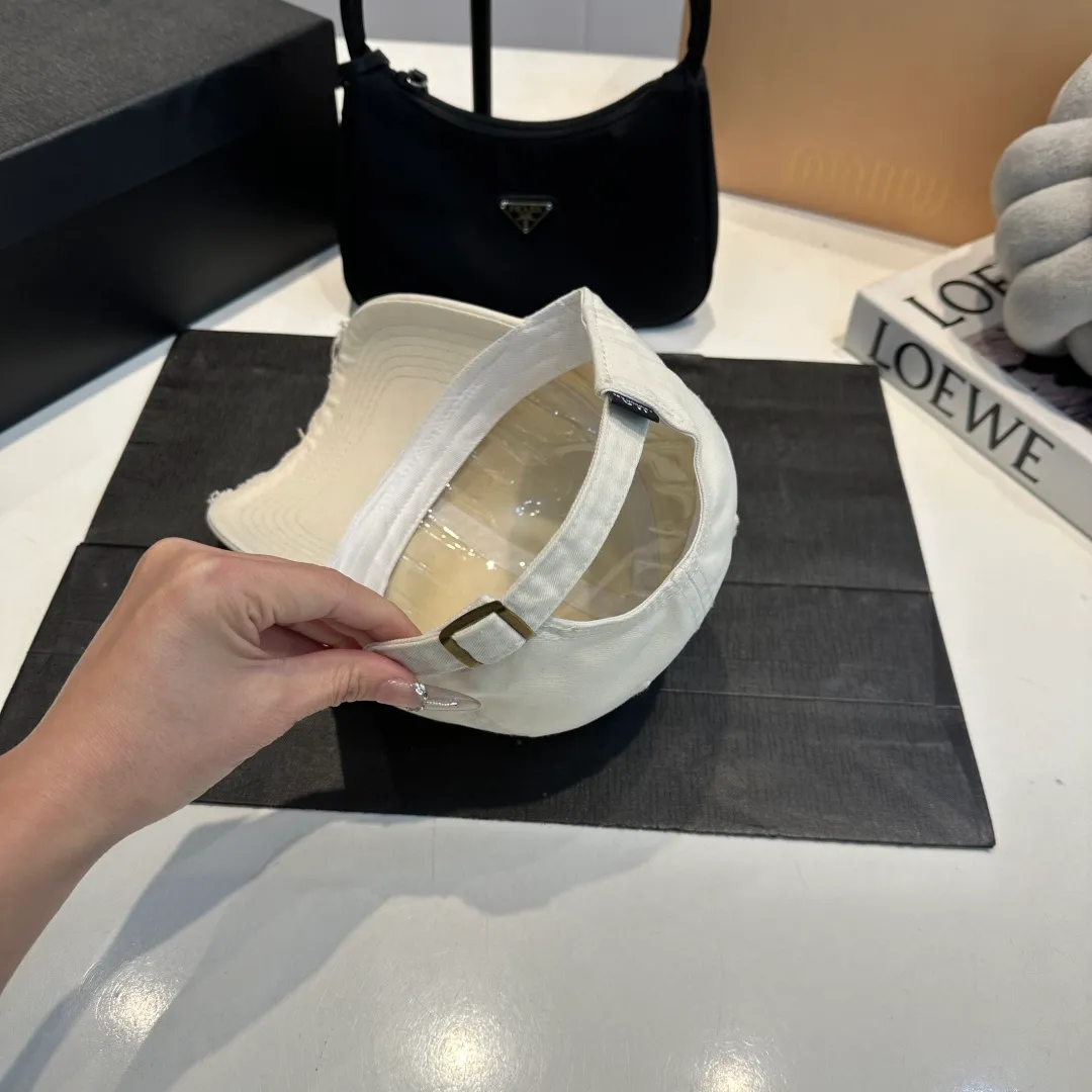 P60 new product Balencia*a Balenciaga new baseball cap ready for delivery in seconds🧢Simple, fashionable, super invincible and beautiful hat! Couple style!