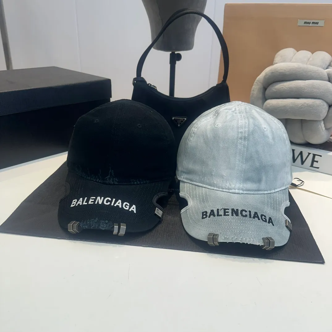 P70 Balenclaga new baseball cap, ready for delivery in seconds🧢Simple, fashionable, super invincible and beautiful hat! Couple style! The advantages of the original product compared to other hats,