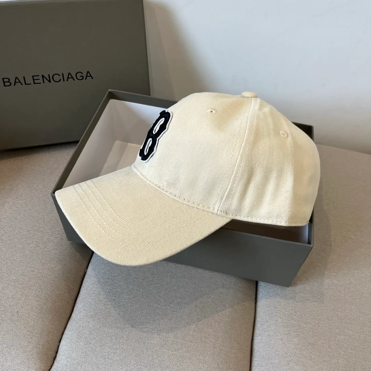 P60 BALENCIAGA new logo baseball cap, cool colors, different styles for men and women, the first batch will be shipped first! A must-buy for Paris fans!