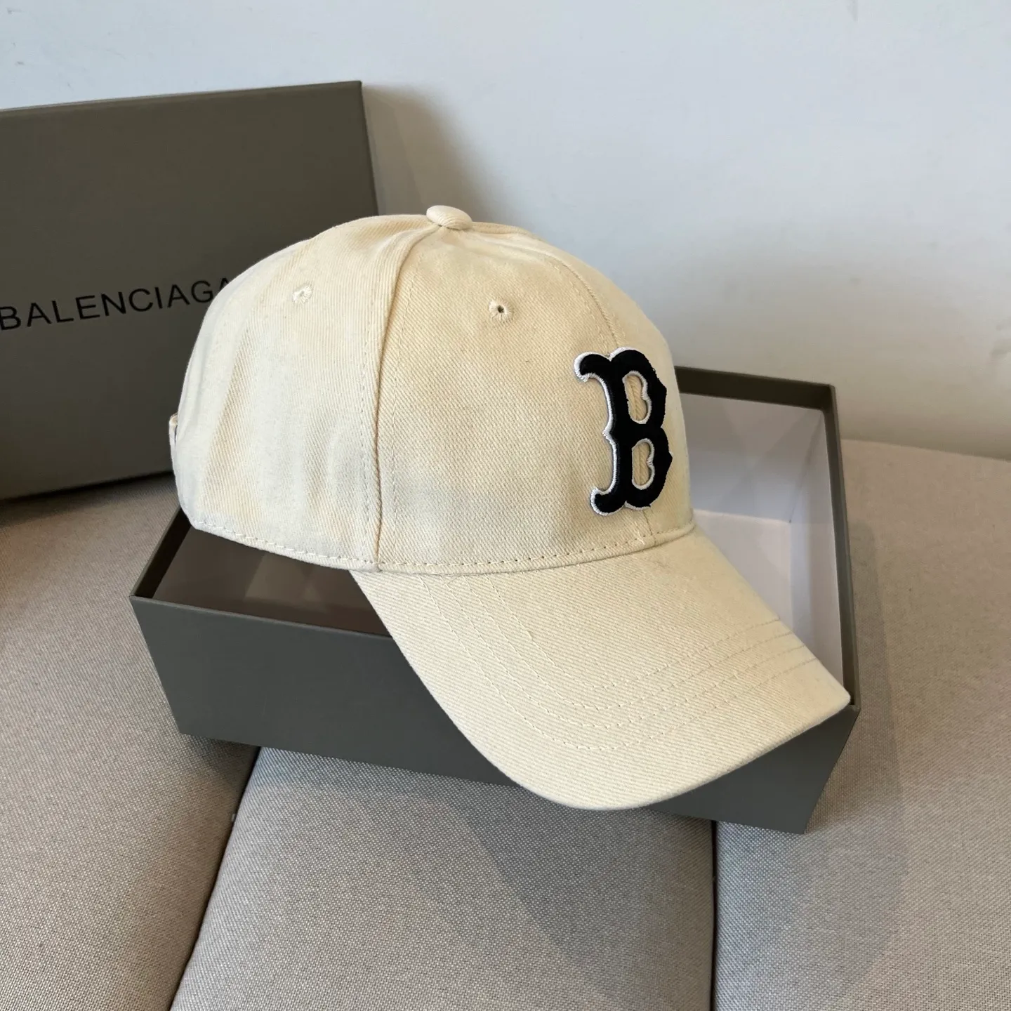 P60 BALENCIAGA new logo baseball cap, cool colors, different styles for men and women, the first batch will be shipped first! A must-buy for Paris fans!