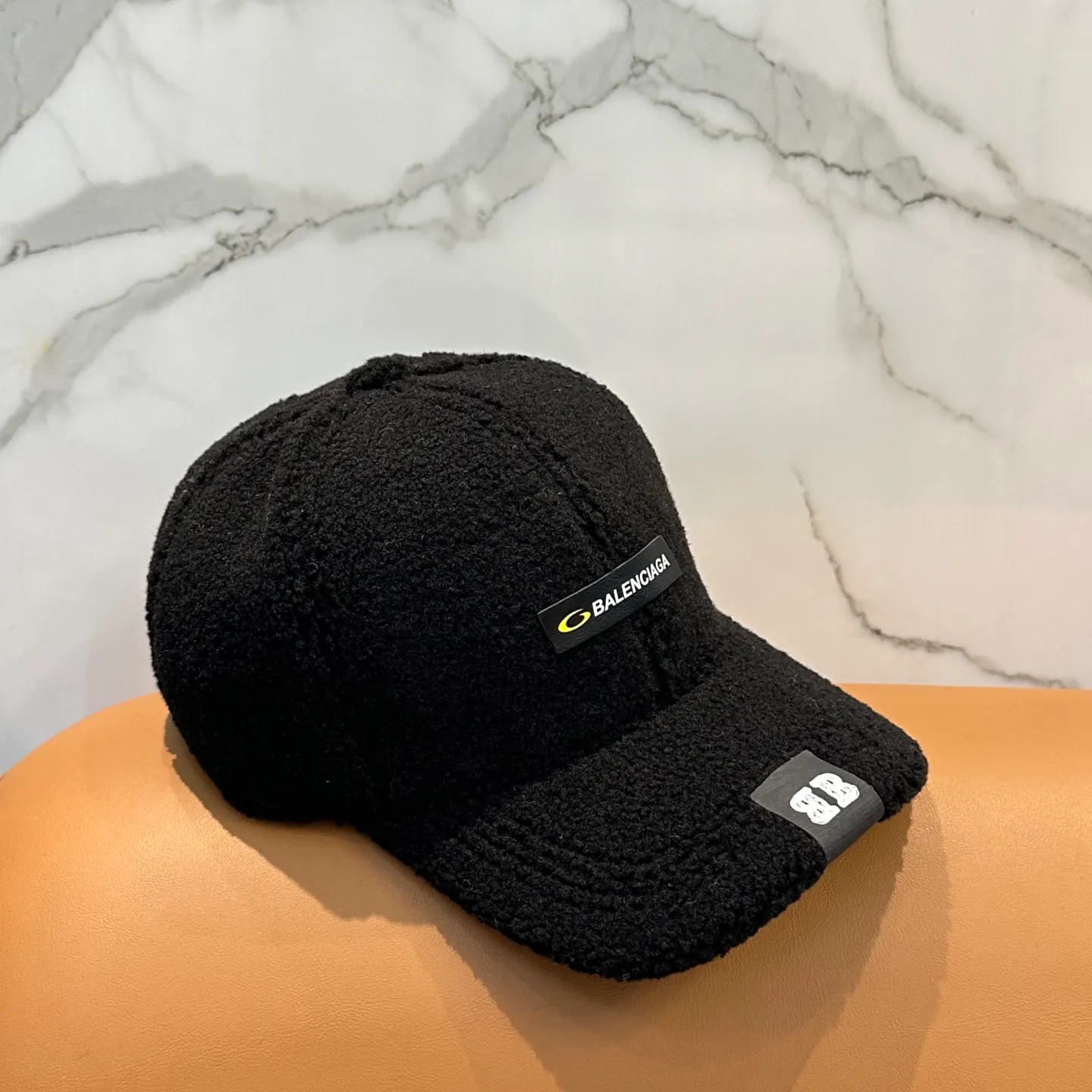 P56 Balenciaga ~ New autumn and winter lamb wool baseball cap ~ It is a perfect interpretation of the sweet and cool style. I love it so much❤️ The top is sexy and handsome. Both are online! No girl can refuse a fluffy item.