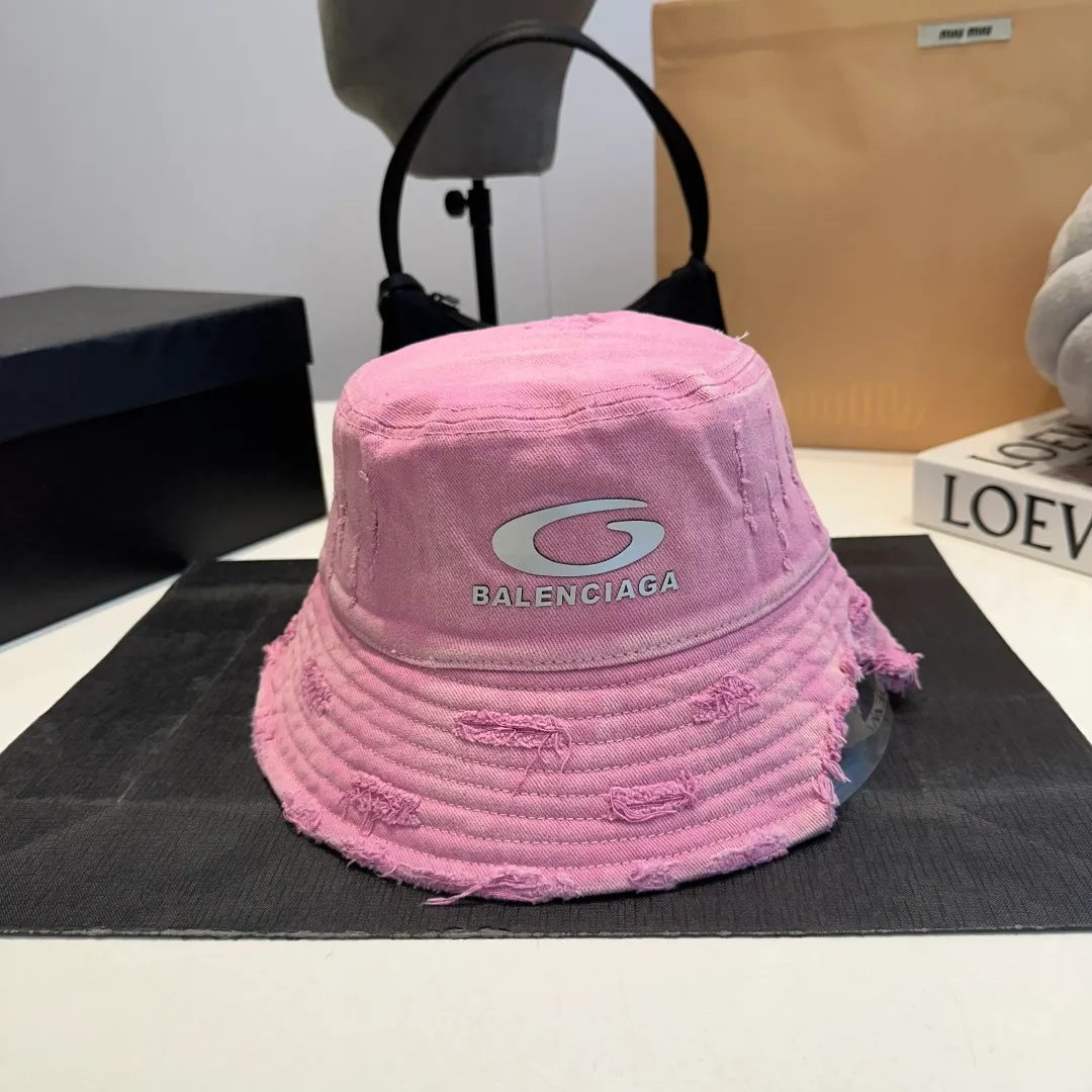P60 new product Balencia*a Balenciaga's new fisherman hat, ready for delivery in seconds🧢Simple, fashionable, super invincible and beautiful hat! Couple style!