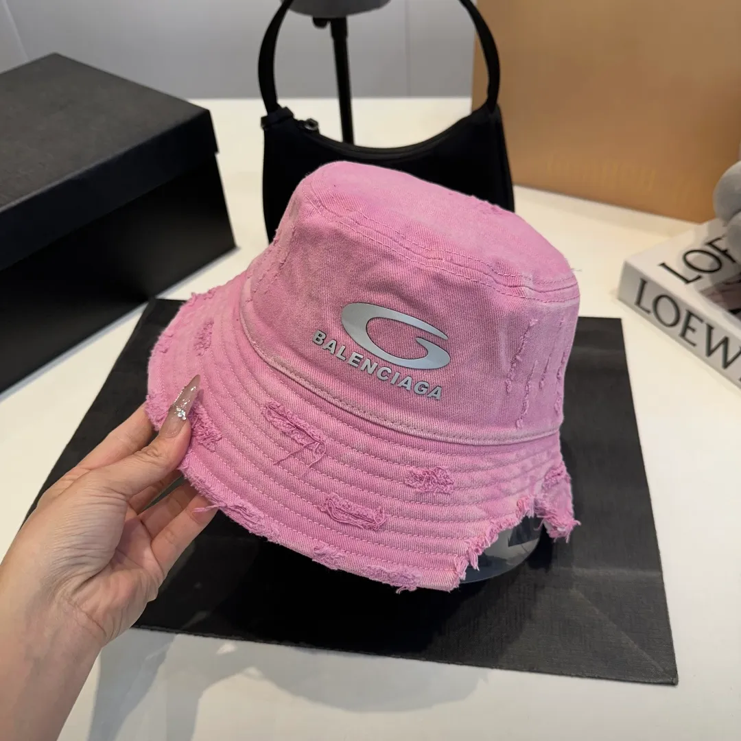 P60 new product Balencia*a Balenciaga's new fisherman hat, ready for delivery in seconds🧢Simple, fashionable, super invincible and beautiful hat! Couple style!