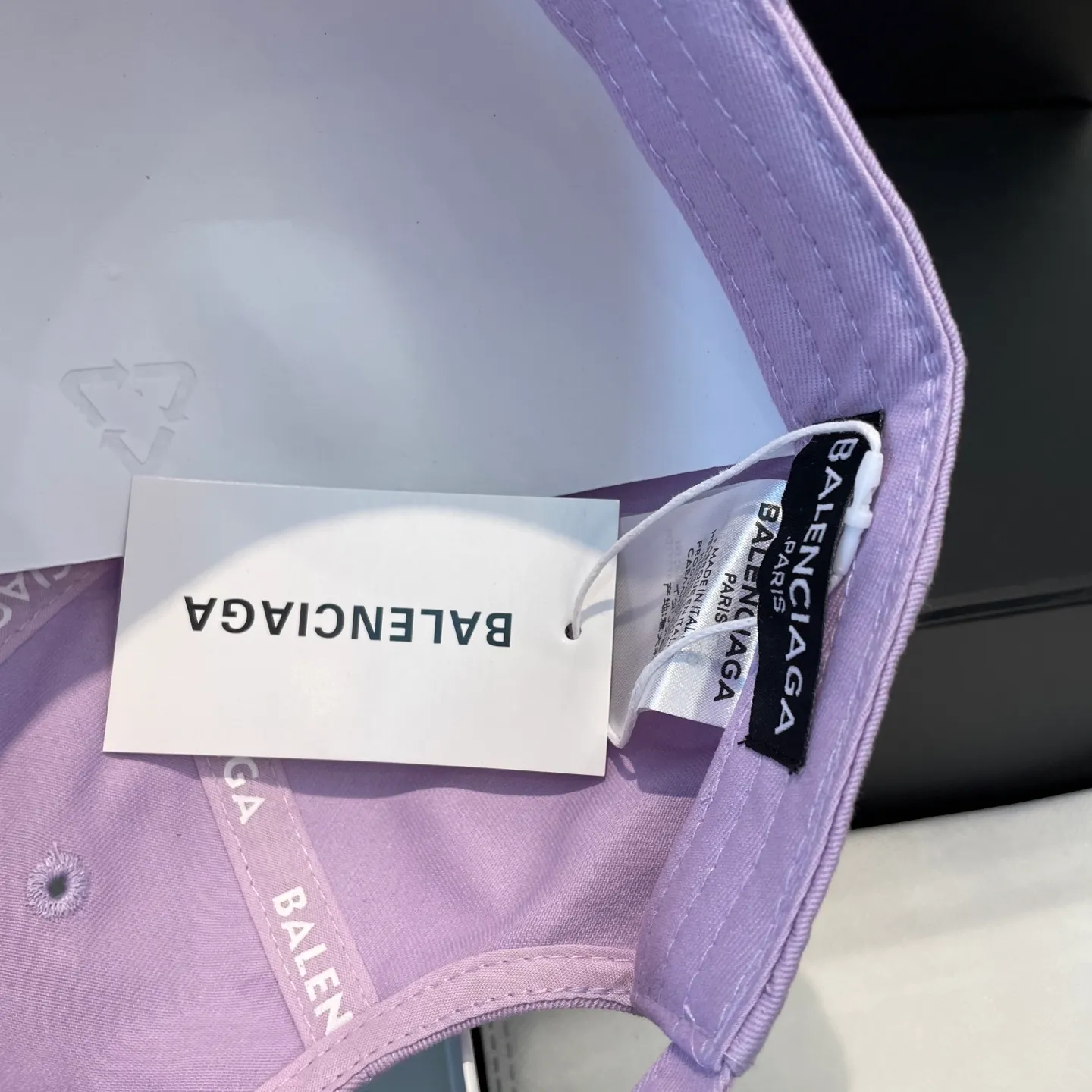 P56 BALENCIAGA Balenciaga's new embroidered logo baseball cap, cool colors, different styles for men and women, the first batch will be shipped first! A must-buy for Paris fans!