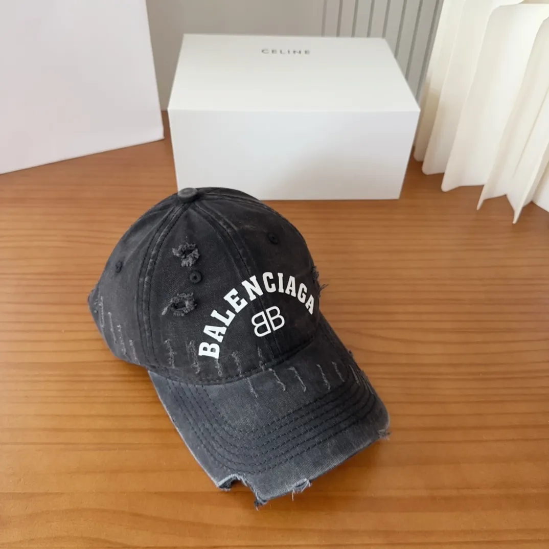 💰60 Balencia*a new baseball cap 🧢Simple, fashionable and super beautiful hat!