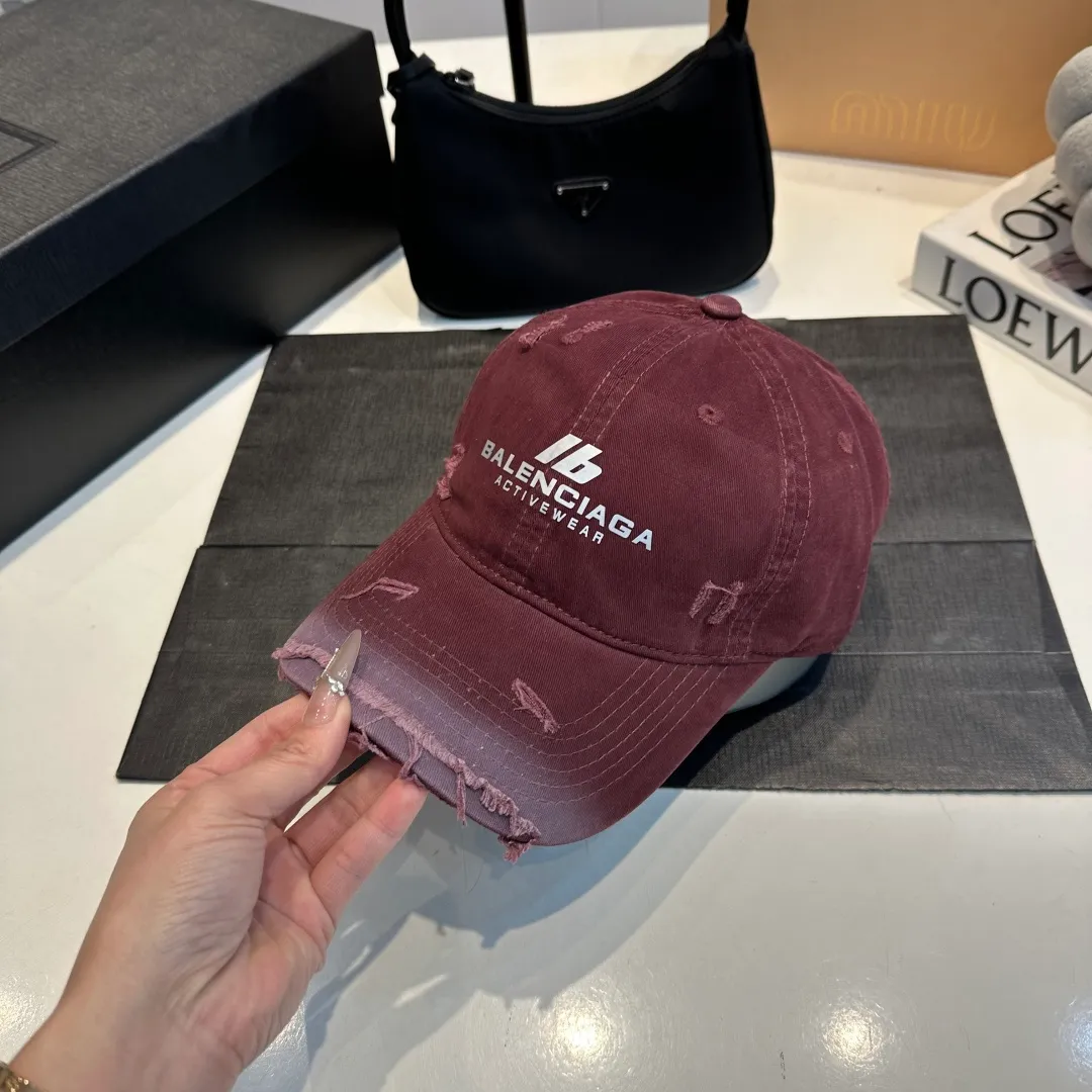 P60 new product Balencia*a Balenciaga new baseball cap ready for delivery in seconds🧢Simple, fashionable, super invincible and beautiful hat! Couple style!