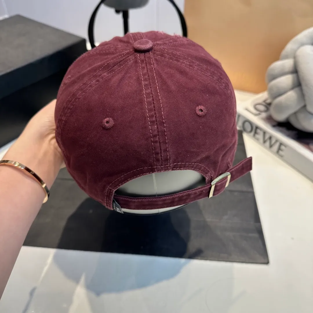 P60 new product Balencia*a Balenciaga new baseball cap ready for delivery in seconds🧢Simple, fashionable, super invincible and beautiful hat! Couple style!