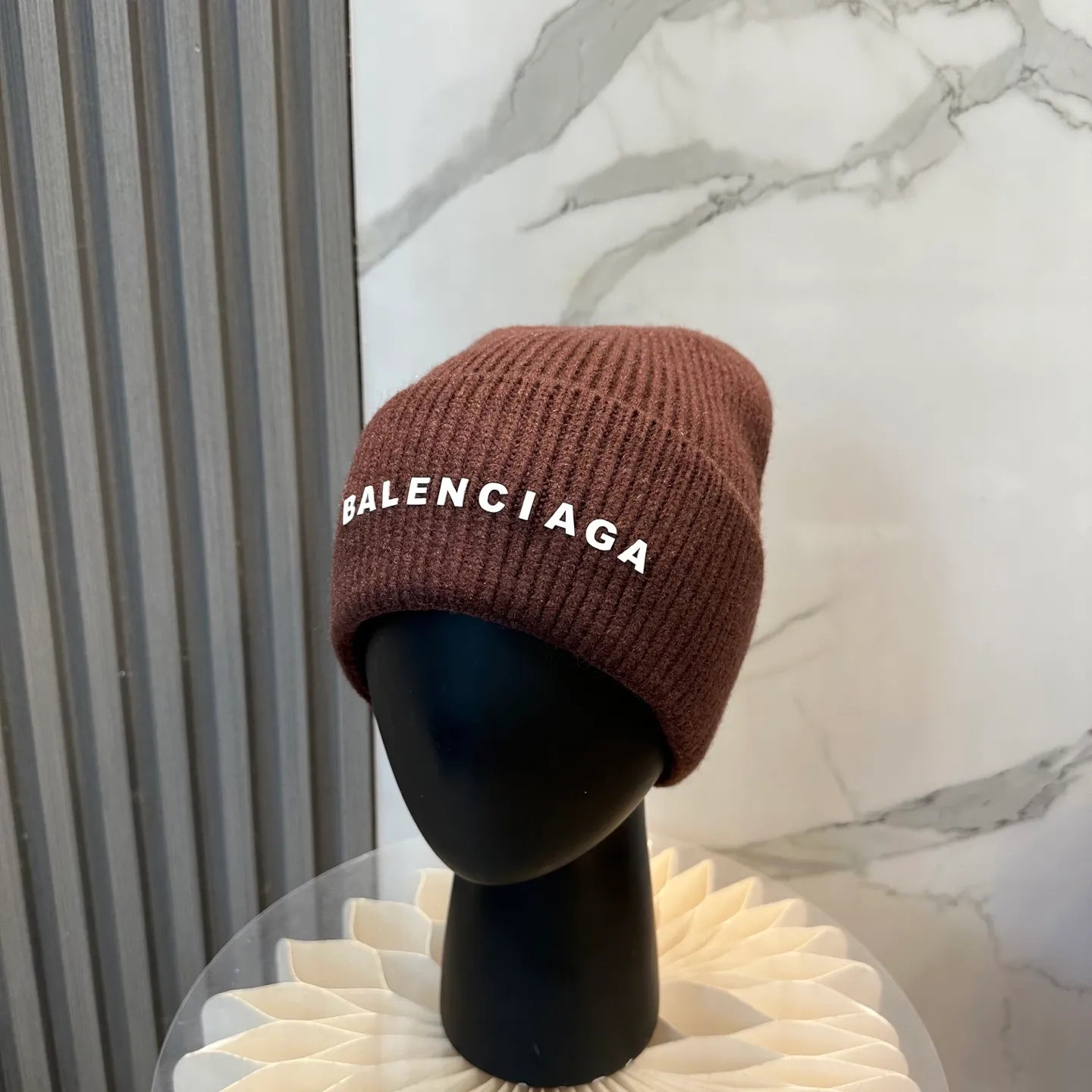 P56 Balenciaga new letter knitted hat! Xiaohongshu’s hottest selling item! Dress well! The same style for men and women, fashionable and popular🌸First-class quality, the best brand to keep warm in autumn and winter, order now, limited edition