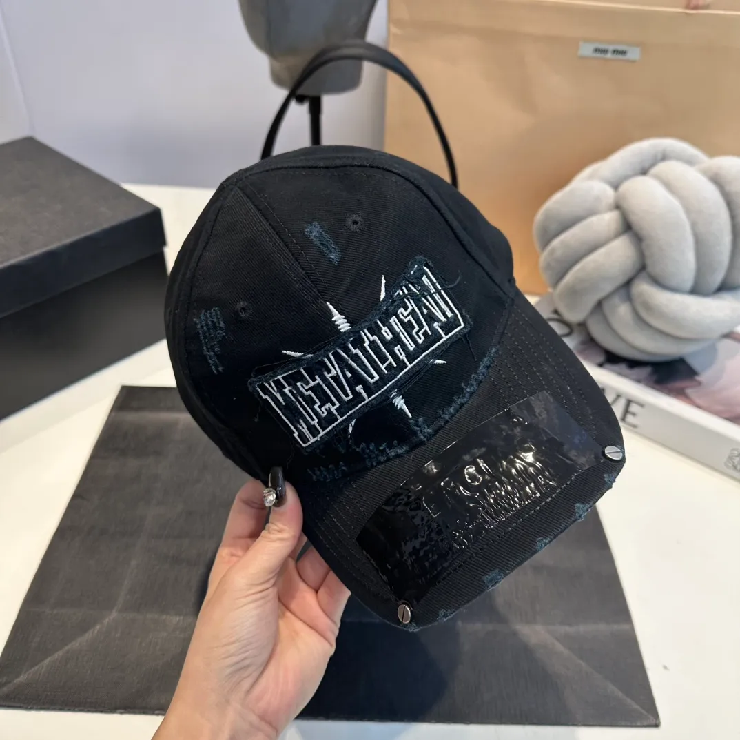 P70 Balenclaga new baseball cap, ready for delivery in seconds🧢Simple, fashionable, super invincible and beautiful hat! Couple style! Advantages of original items compared to other hats