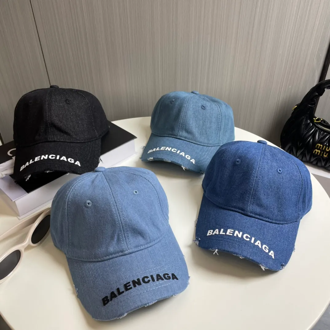 P60 Balenciaga's new washed distressed denim baseball cap. Newly launched washed denim series, casual and versatile wardrobe matching tool.
