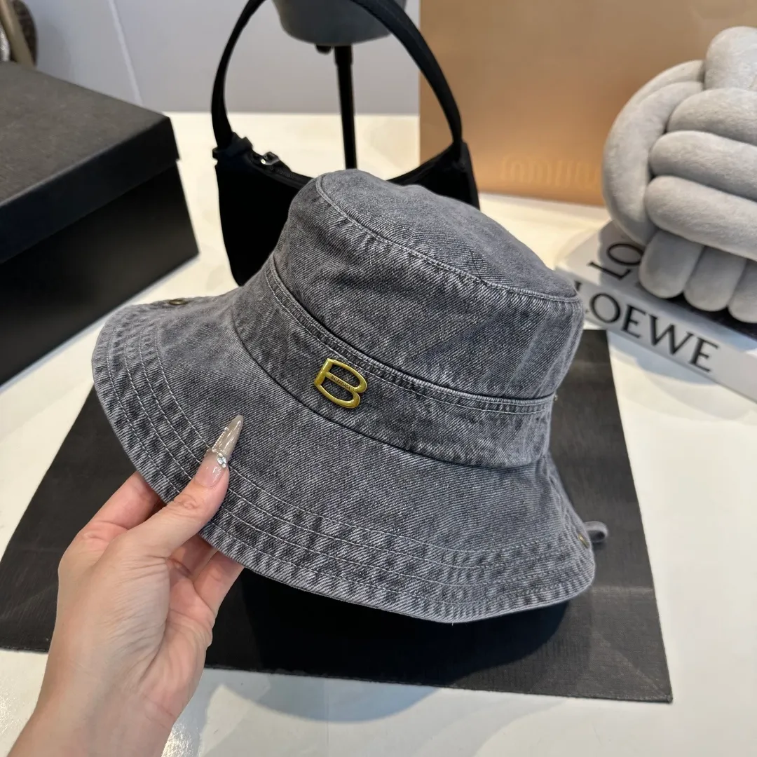 P70 Balenciaga denim bucket hat, head circumference 57cm