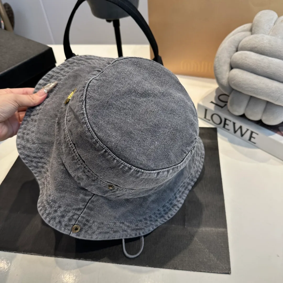 P70 Balenciaga denim bucket hat, head circumference 57cm