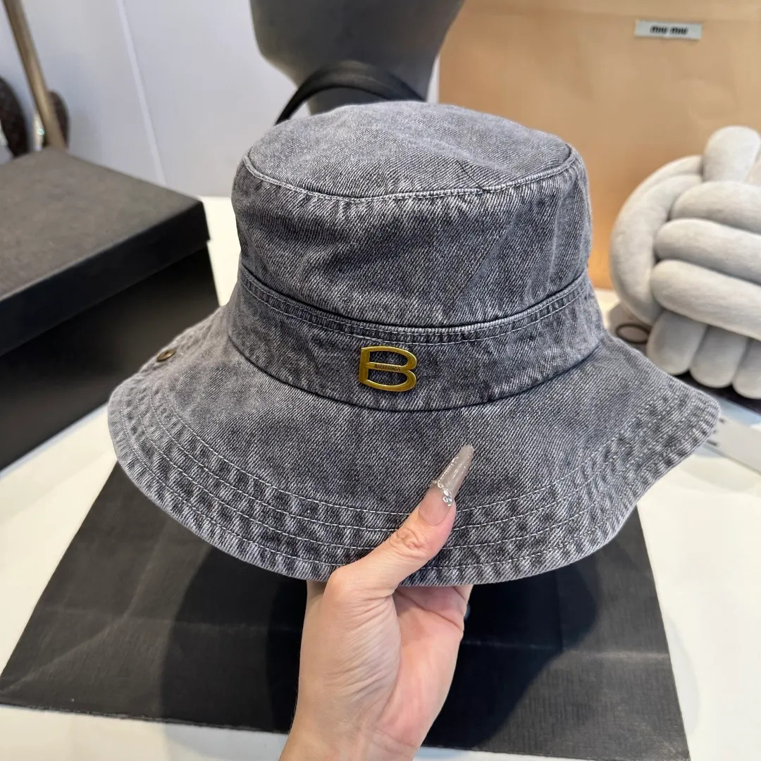 P70 Balenciaga denim bucket hat, head circumference 57cm