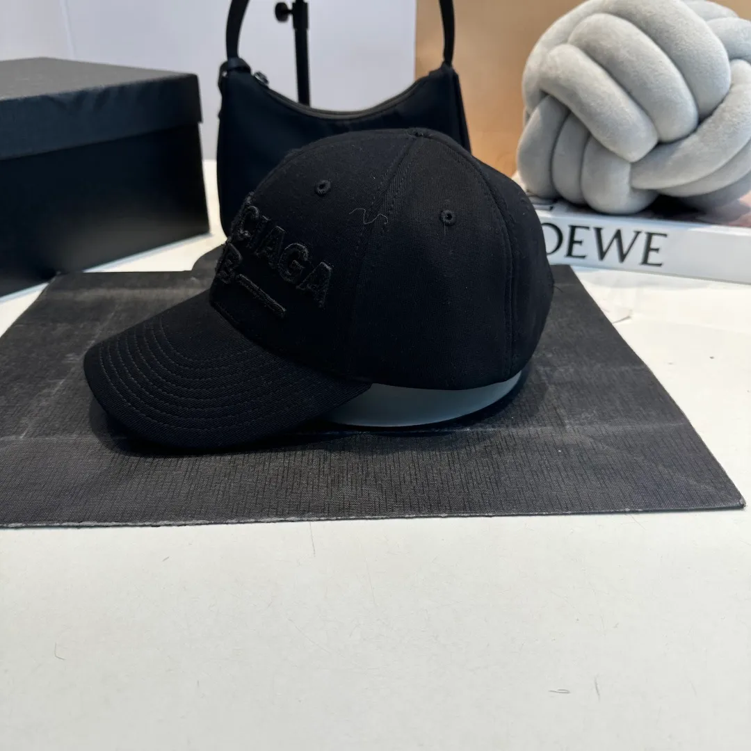 P60 Balenclaga new baseball cap, ready for delivery in seconds🧢Simple, fashionable, super invincible and beautiful hat! Couple style! Advantages of original items compared to other hats