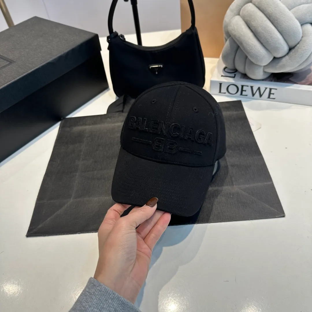 P60 Balenclaga new baseball cap, ready for delivery in seconds🧢Simple, fashionable, super invincible and beautiful hat! Couple style! Advantages of original items compared to other hats