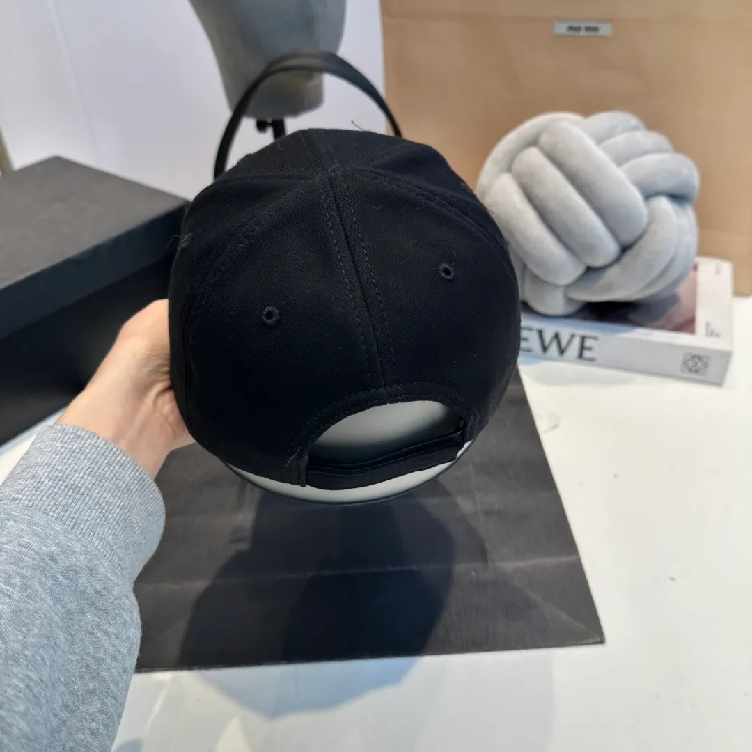P60 Balenclaga new baseball cap, ready for delivery in seconds🧢Simple, fashionable, super invincible and beautiful hat! Couple style! Advantages of original items compared to other hats