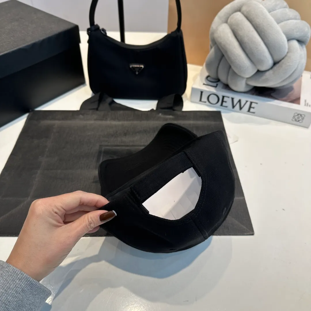 P60 Balenclaga new baseball cap, ready for delivery in seconds🧢Simple, fashionable, super invincible and beautiful hat! Couple style! Advantages of original items compared to other hats