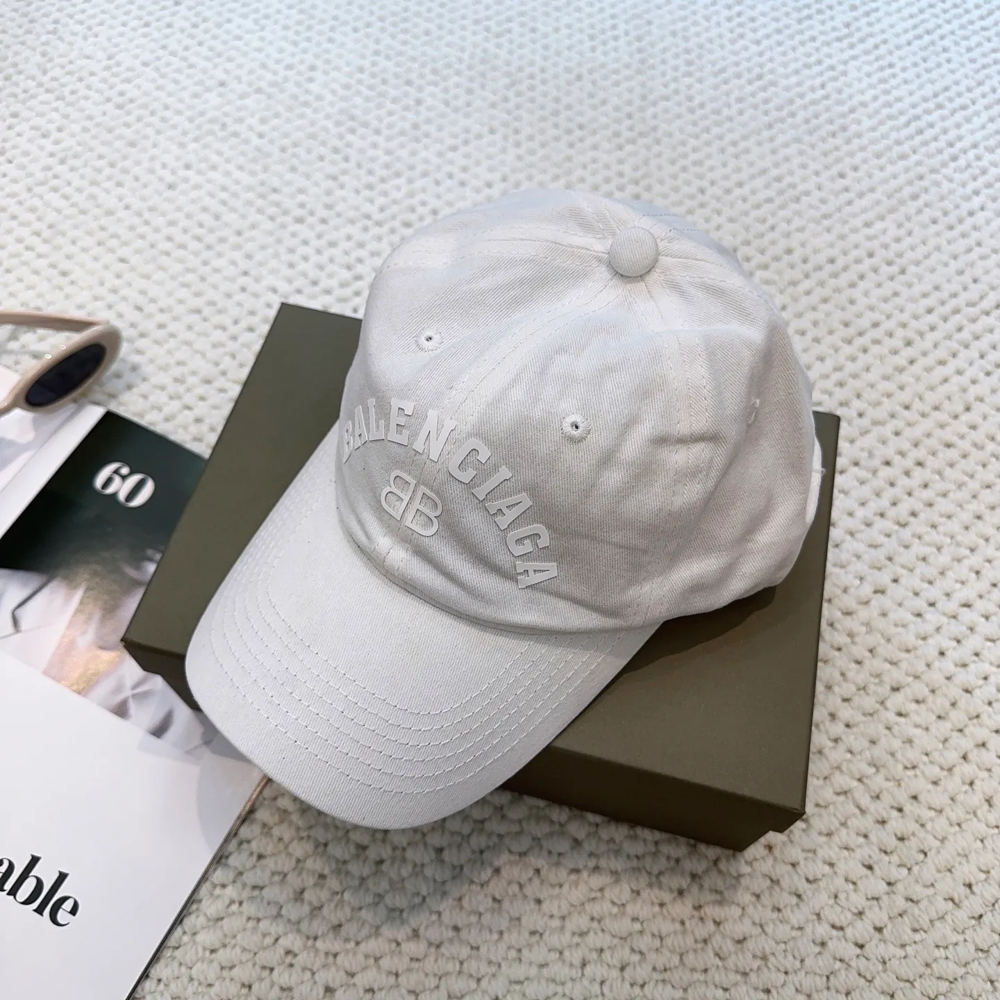 P56 BALENCIAGA🆕Spring style new personalized baseball cap, high quality and excellent breathability, suitable for all seasons, high-looking fashion item! Same style for men and women