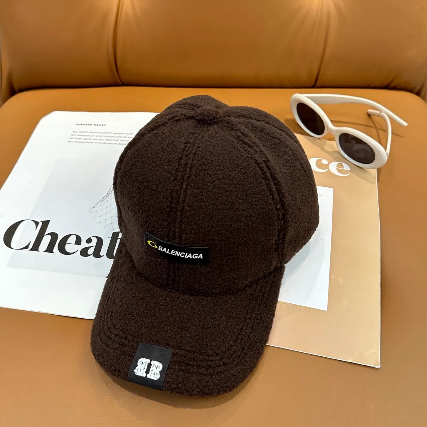 P56 Balenciaga ~ New autumn and winter lamb wool baseball cap ~ It is a perfect interpretation of the sweet and cool style. I love it so much❤️ The top is sexy and handsome. Both are online! No girl can refuse a fluffy item.