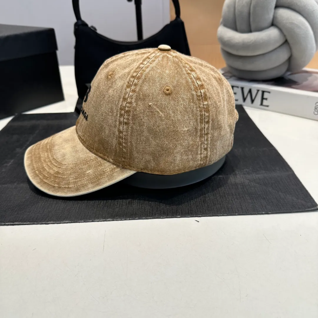 P60 BALENCIAGA 🆕Spring style new personalized baseball cap, high quality and excellent breathability, suitable for all seasons, high-value fashion item! Same style for men and women