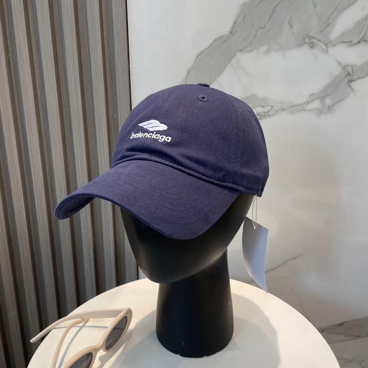 P56 BALENCIAGA Balenciaga's new embroidered logo baseball cap, cool colors, different styles for men and women, the first batch will be shipped first! A must-buy for Paris fans!