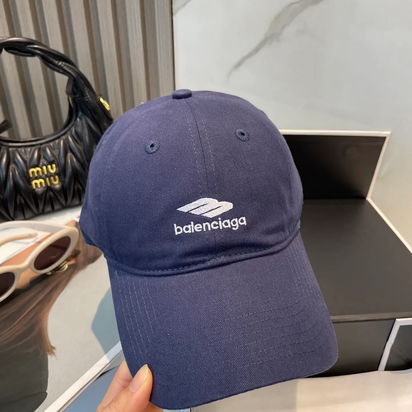 P56 BALENCIAGA Balenciaga's new embroidered logo baseball cap, cool colors, different styles for men and women, the first batch will be shipped first! A must-buy for Paris fans!
