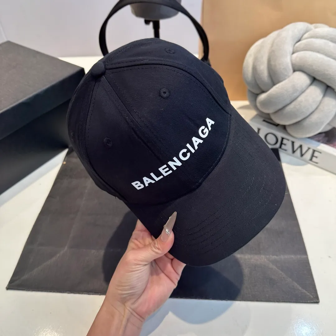 P56 BALENCIAGA Balenciaga's new embroidered logo baseball cap, cool colors, different styles for men and women, the first batch will be shipped first! A must-buy for Paris fans!