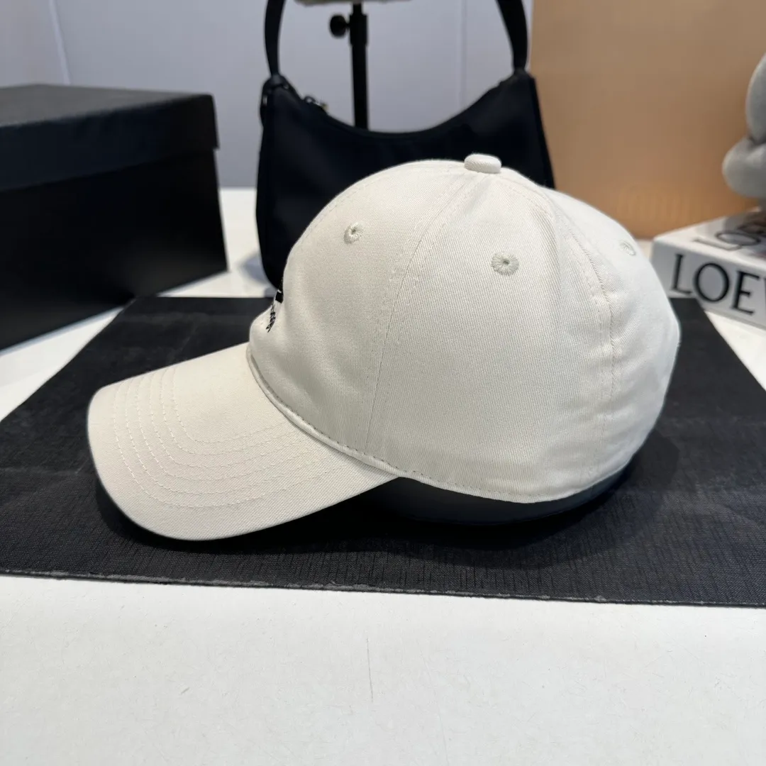 P60 Balenciaga Balenciaga's new baseball cap, personalized and old yuppie style, has a strong sense of design and is a must-have for fashionistas