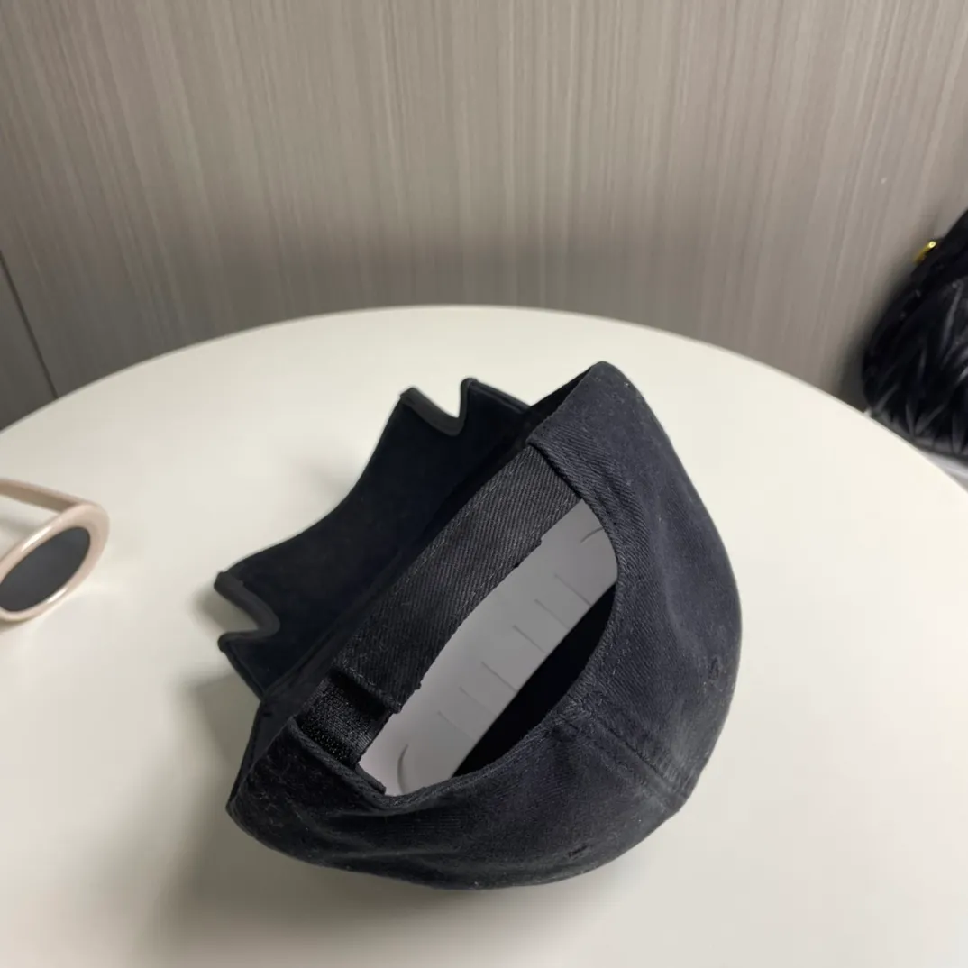 P76 BALENCIAGA Balenciaga's new embroidered logo baseball cap, cool colors, different styles for men and women, the first batch will be shipped first! A must-buy for Paris fans!