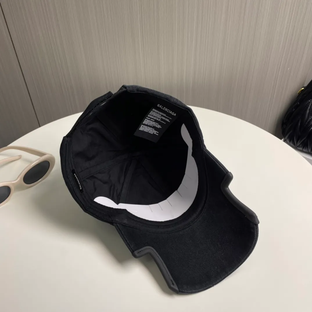 P76 BALENCIAGA Balenciaga's new embroidered logo baseball cap, cool colors, different styles for men and women, the first batch will be shipped first! A must-buy for Paris fans!