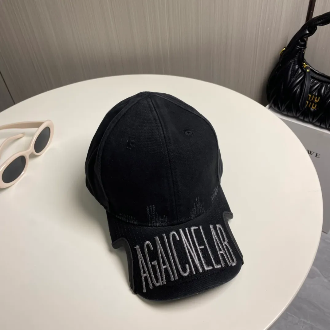 P76 BALENCIAGA Balenciaga's new embroidered logo baseball cap, cool colors, different styles for men and women, the first batch will be shipped first! A must-buy for Paris fans!