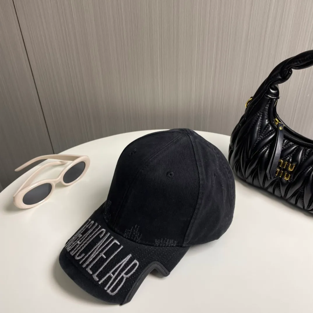 P76 BALENCIAGA Balenciaga's new embroidered logo baseball cap, cool colors, different styles for men and women, the first batch will be shipped first! A must-buy for Paris fans!