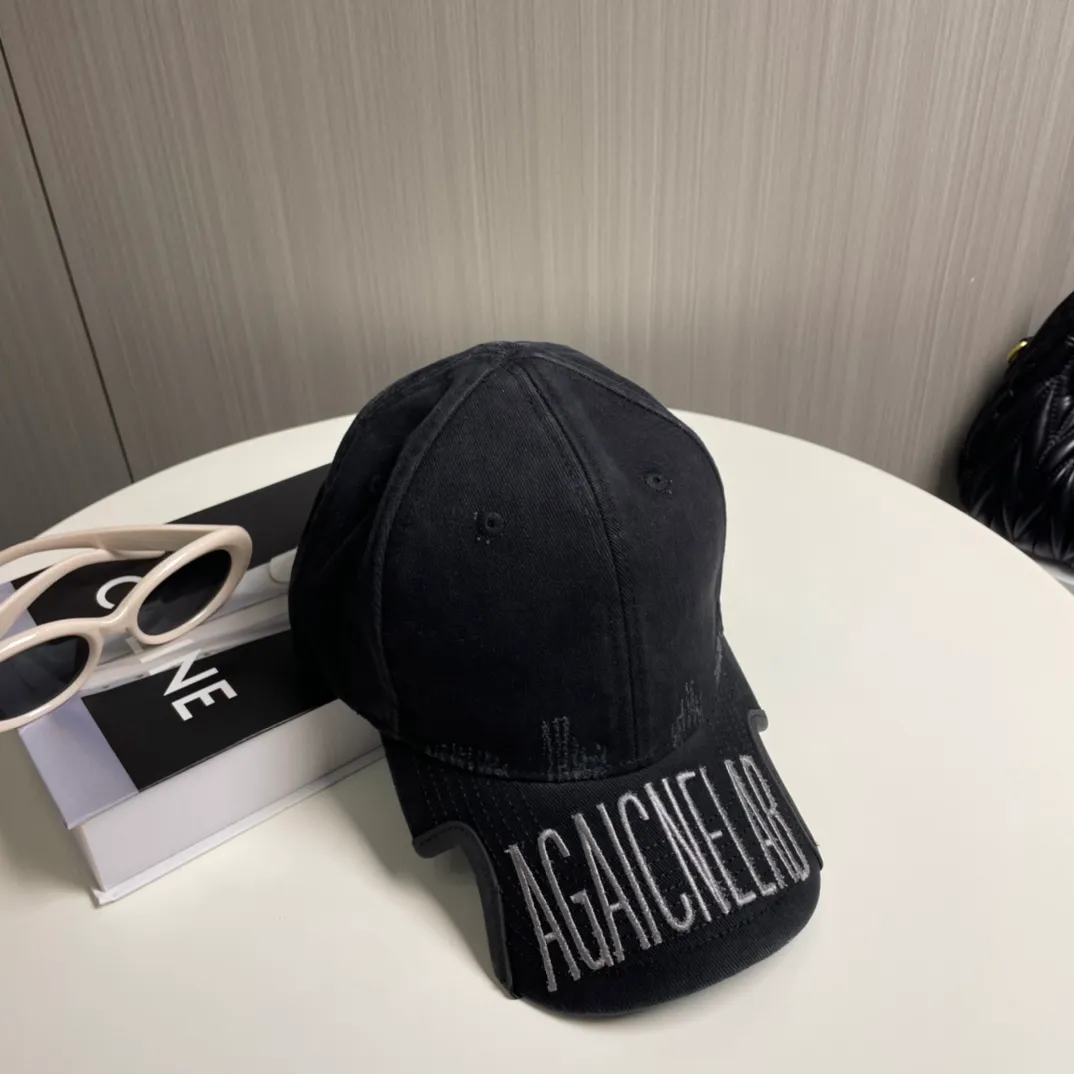 P76 BALENCIAGA Balenciaga's new embroidered logo baseball cap, cool colors, different styles for men and women, the first batch will be shipped first! A must-buy for Paris fans!