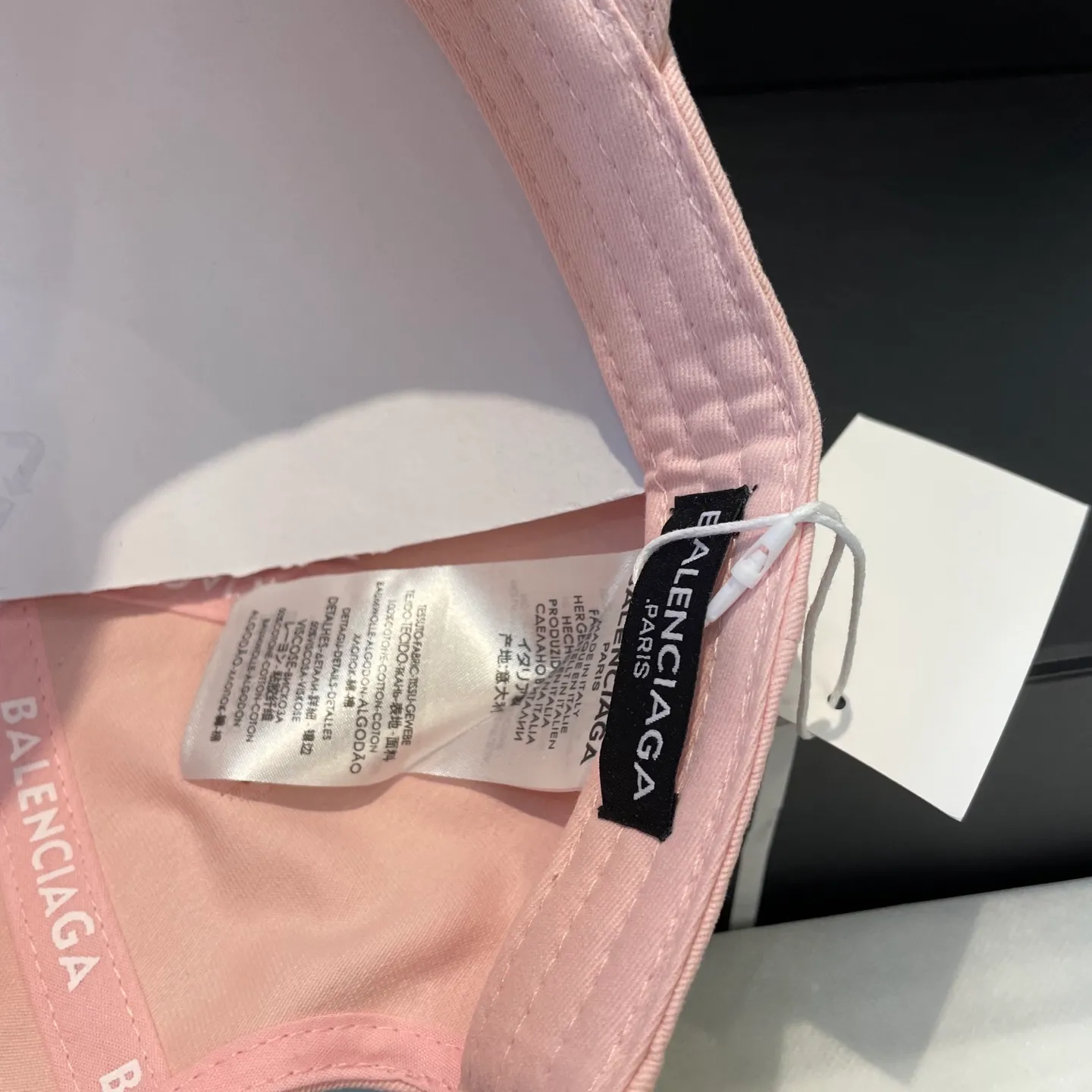 P56 BALENCIAGA Balenciaga's new embroidered logo baseball cap, cool colors, different styles for men and women, the first batch will be shipped first! A must-buy for Paris fans!