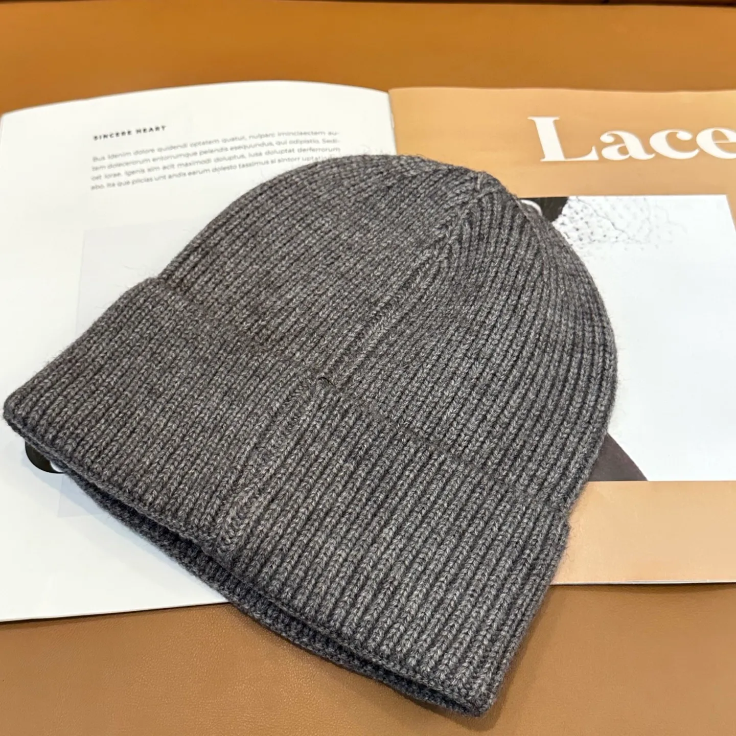 P56 Balenciaga new letter knitted hat! Xiaohongshu’s hottest selling item! Dress well! The same style for men and women, fashionable and popular🌸First-class quality, the best brand to keep warm in autumn and winter, order now, limited edition