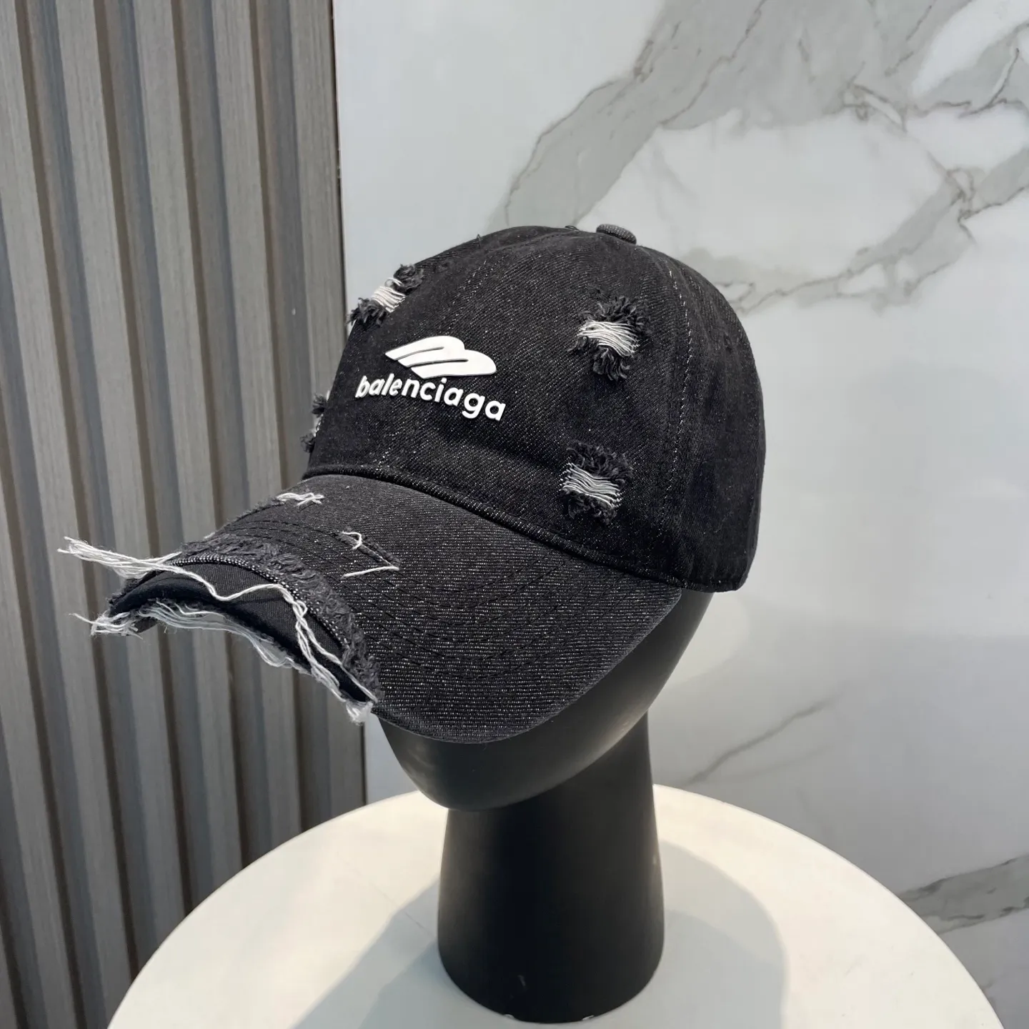 P66 Balenciaga (Balenciaga) new washed distressed ripped denim baseball cap Newly launched washed denim series, casual and versatile wardrobe matching artifact
