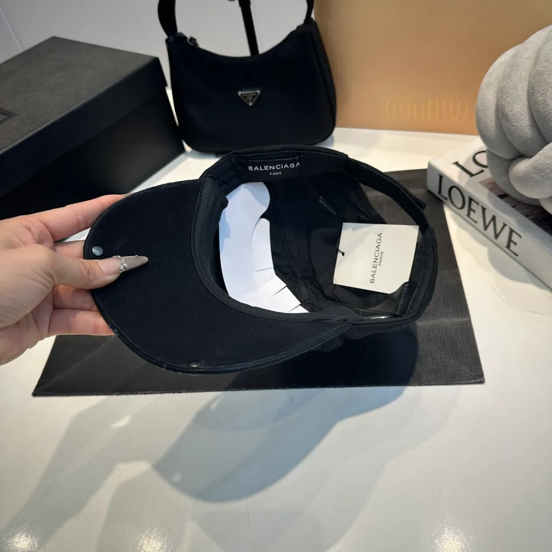 P70 Balenclaga new baseball cap, ready for delivery in seconds🧢Simple, fashionable, super invincible and beautiful hat! Couple style! Advantages of original items compared to other hats