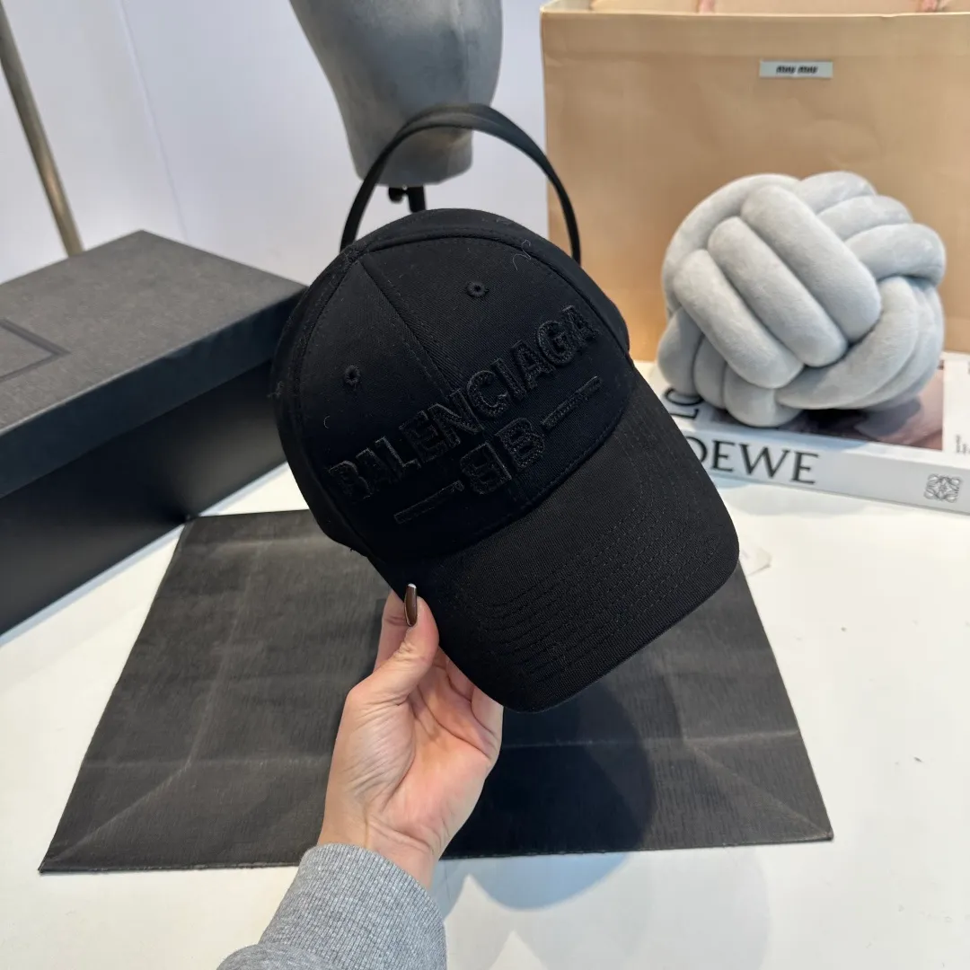 P60 Balenclaga new baseball cap, ready for delivery in seconds🧢Simple, fashionable, super invincible and beautiful hat! Couple style! Advantages of original items compared to other hats