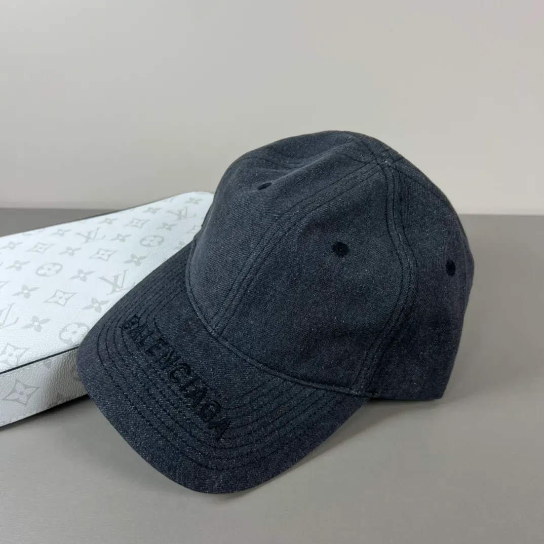 P56 Balenclaga official website new product Balenciaga new baseball cap ready for delivery in seconds🧢Simple, fashionable, super invincible and beautiful hat! Couple style! The advantages of the original product compared to other hats,