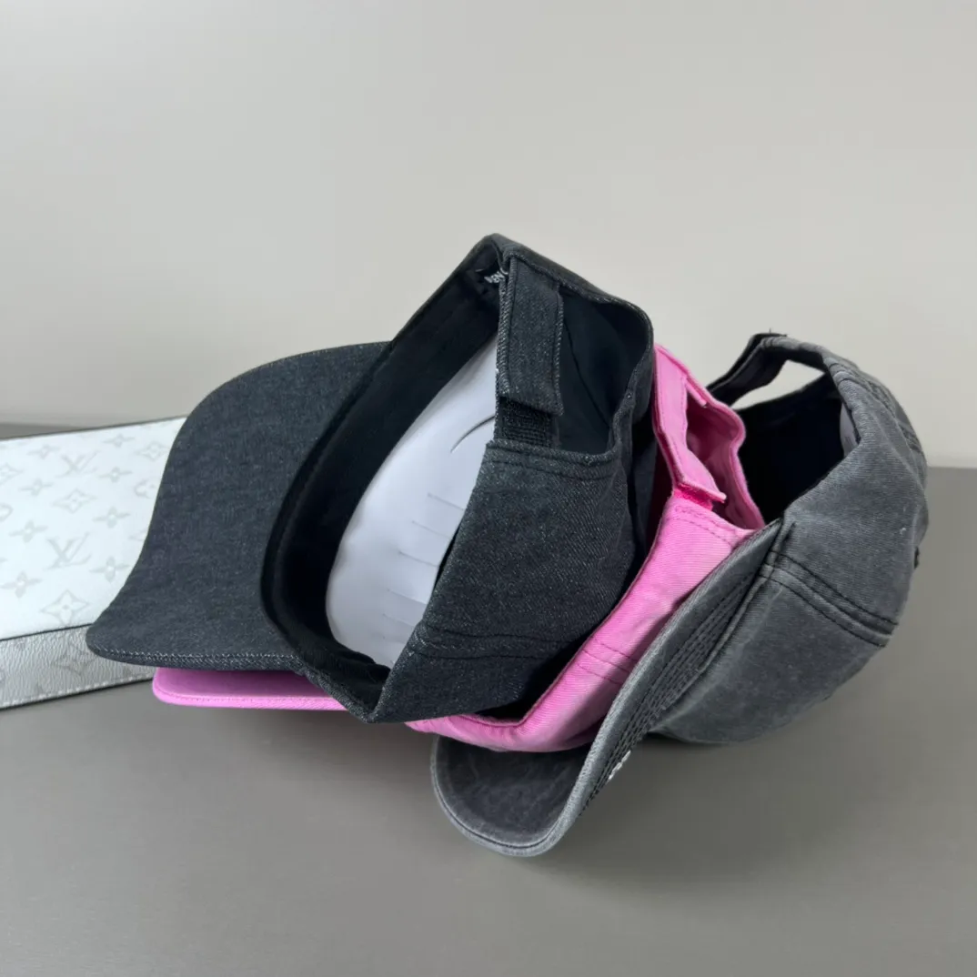 P56 Balenclaga official website new product Balenciaga new baseball cap ready for delivery in seconds🧢Simple, fashionable, super invincible and beautiful hat! Couple style! The advantages of the original product compared to other hats,