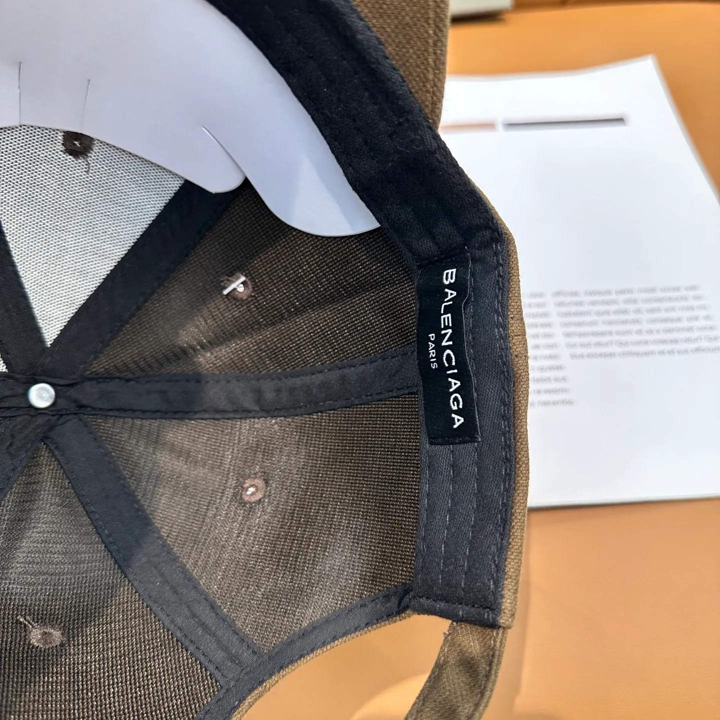 P60 Balencia*a Balenciaga's new baseball cap, ready for delivery in seconds 🧢Simple, fashionable, super invincible and beautiful hat! Couple style! The advantages of the original product compared to other hats,