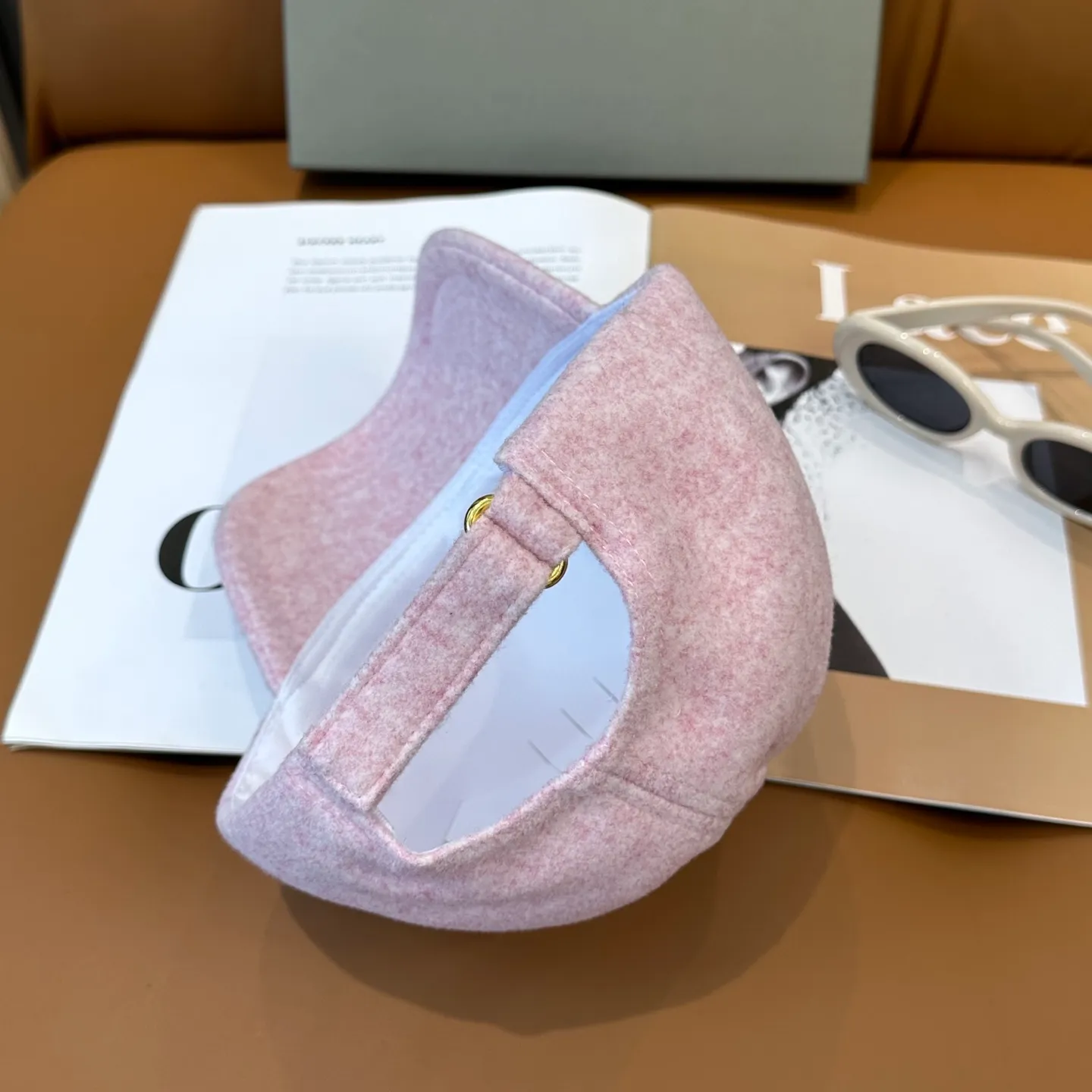 P66 Balenciaga's new autumn and winter woolen baseball cap💋💋 The baseball cap that is most commonly worn daily. The gray color often matches the look👀 It is very good for daily commuting or city boy sweeping the streets.