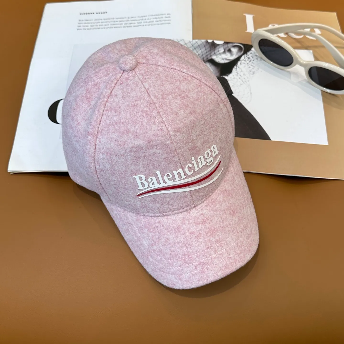 P66 Balenciaga's new autumn and winter woolen baseball cap💋💋 The baseball cap that is most commonly worn daily. The gray color often matches the look👀 It is very good for daily commuting or city boy sweeping the streets.